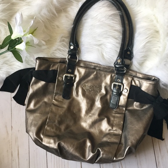 Vera Wang Handbags - 👛🌟Vera Wang large bag  👛🌟